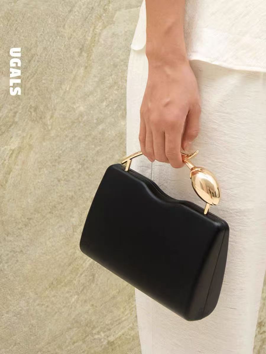 حقيبة يد نسائية فاخرة من المعد - مراجعة Luxury Bags Gold وسعره