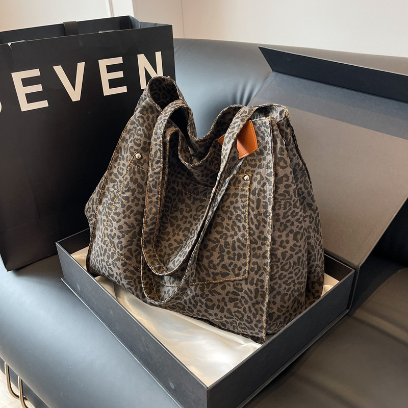 حقيبة يد بنمط الفهد، حقيبة كتف - مراجعة Canvas Tote Designer وسعره