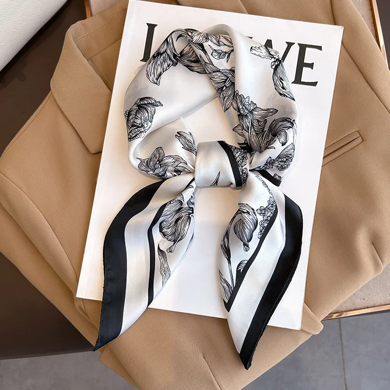 وشاح مربع من الحرير المطبوع با - مراجعة Luxury Bags Online وسعره