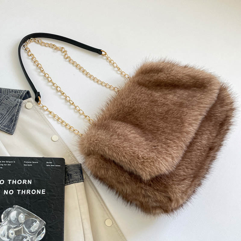 حقيبة كتف وحقيبة كروس بودي بتص - مراجعة Luxury Bags 2026 Trends وسعره