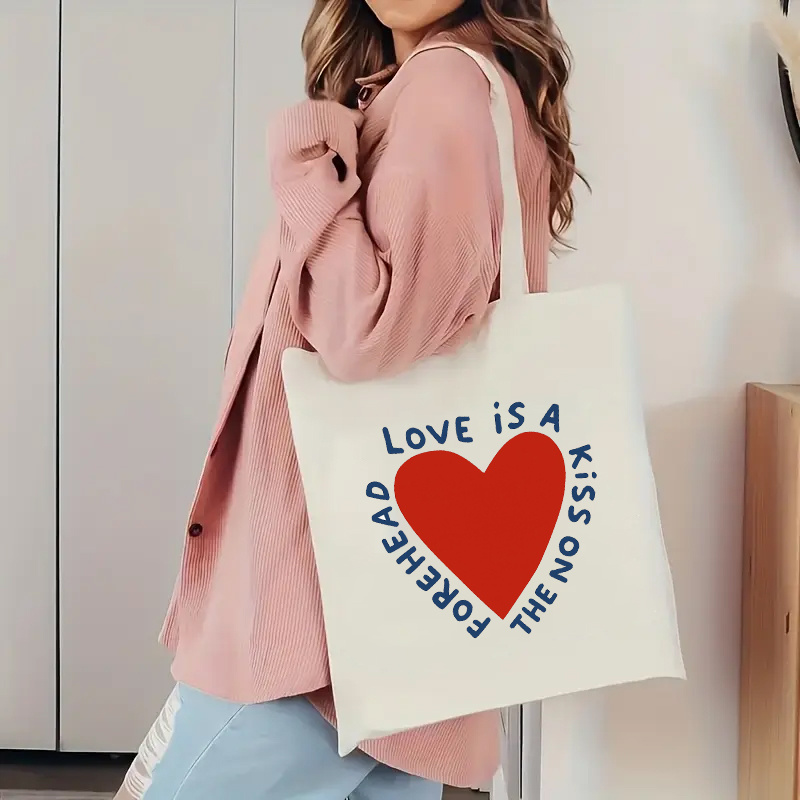 حقيبة يد نسائية بتصميم 