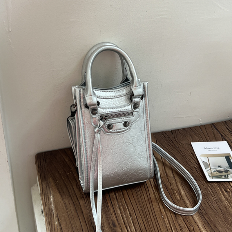 حقيبة يد نسائية صغيرة أنيقة جد - مراجعة Luxury Bags 2026 Trends وسعره