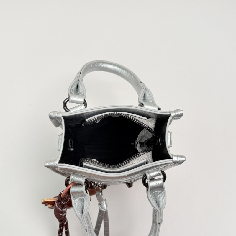 حقيبة يد نسائية صغيرة أنيقة جد - مراجعة Luxury Bags 2026 Trends وسعره