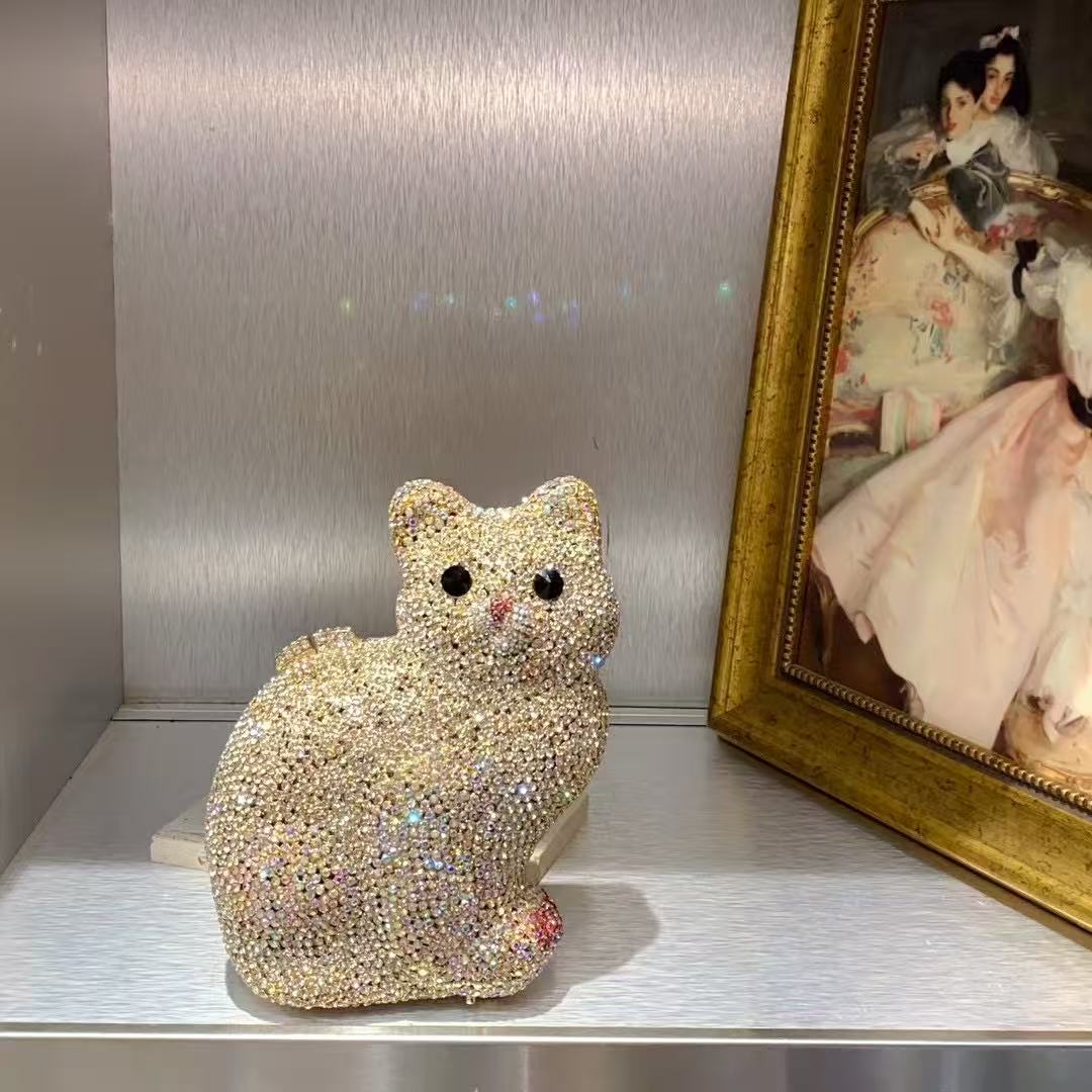 حقيبة يد نسائية ذهبية على شكل  - مراجعة Luxury Bags Gold وسعره